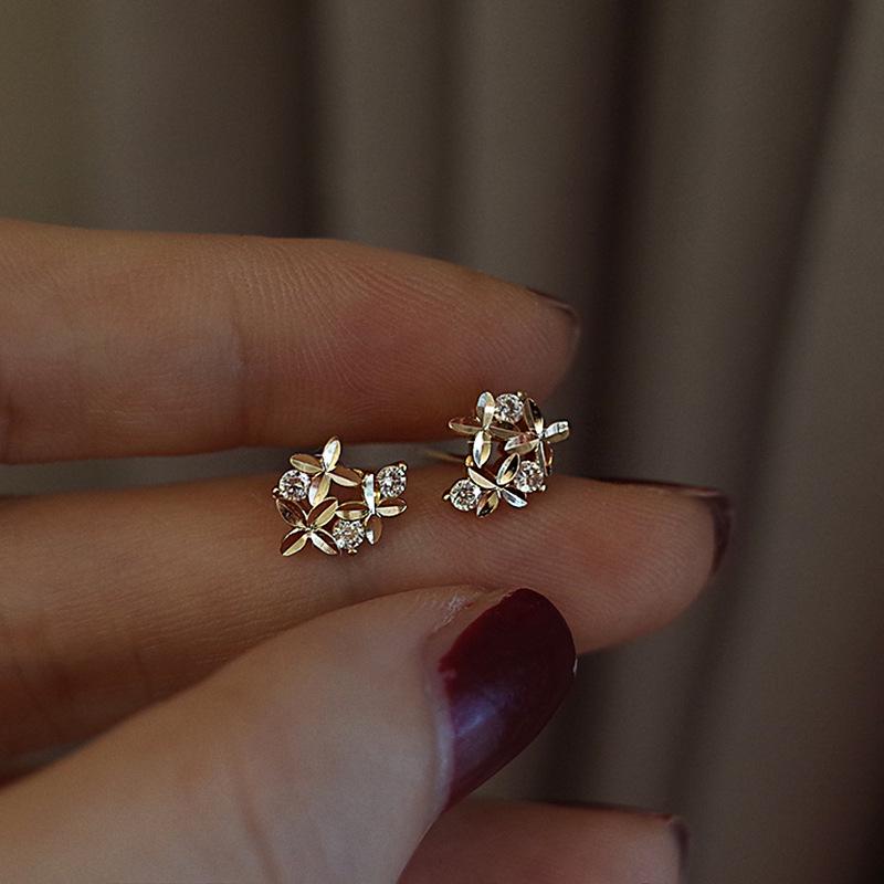 Elegant Four-Petal Flower Earrings: 925 Sterling Silver Gold-Plated Osmanthus Studs Silver s925
Elegant Four-Petal Flower Earrings: 925 Sterling Silver Gold-Plated Osmanthus Studs Silver s925