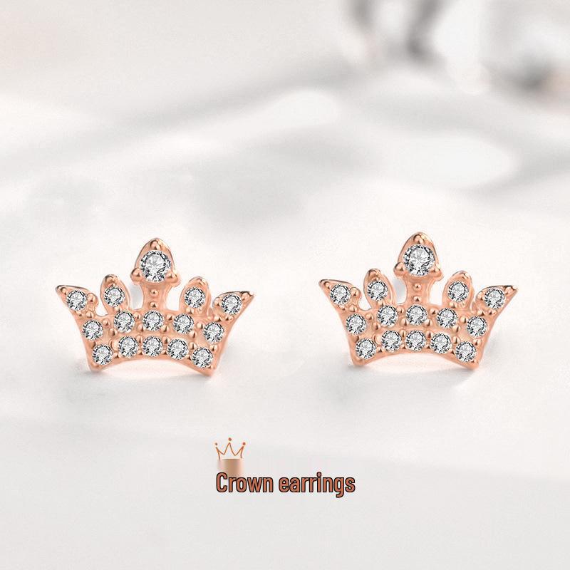 Li Ming 925 Sterling Silver Korean Crown Earrings with Micro-Paved Diamonds - Versatile and Stylish Studs
Li Ming 925 Sterling Silver Korean Crown Earrings with Micro-Paved Diamonds - Versatile and Stylish Studs