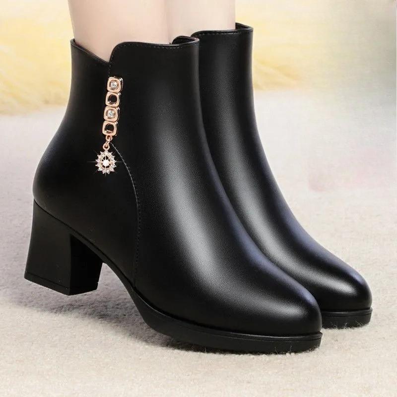 Plus Size 35-42 Women s Winter Leather Shoes Plus Velvet Non-slip Thick-heeled Short Boots 35 чёрный
Plus Size 35-42 Women s Winter Leather Shoes Plus Velvet Non-slip Thick-heeled Short Boots 35 чёрный