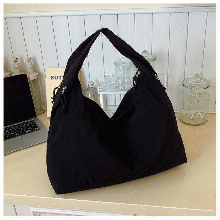 Large capacity tote bag going out trendy shoulder bag Korean version slack handbag чёрный
Large capacity tote bag going out trendy shoulder bag Korean version slack handbag чёрный