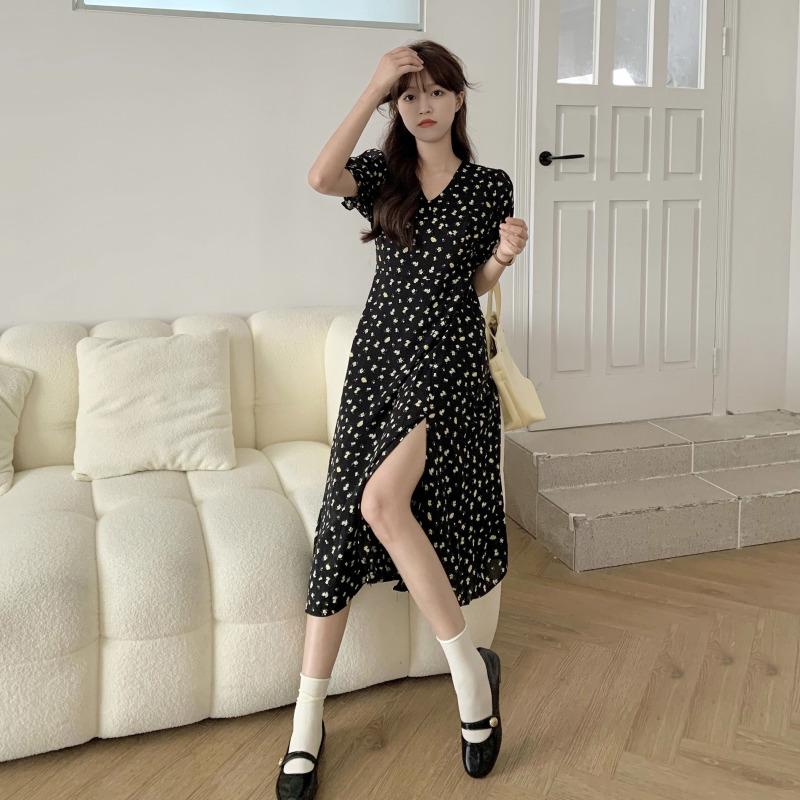 First Love Floral V-Neck Waist-Cinching A-Line Dress, XS - Mid-Length with Slit, Perfect for Summer, Creates a Taller Appearance S (89-96 lbs)
First Love Floral V-Neck Waist-Cinching A-Line Dress, XS - Mid-Length with Slit, Perfect for Summer, Creates a Taller Appearance S (89-96 lbs)