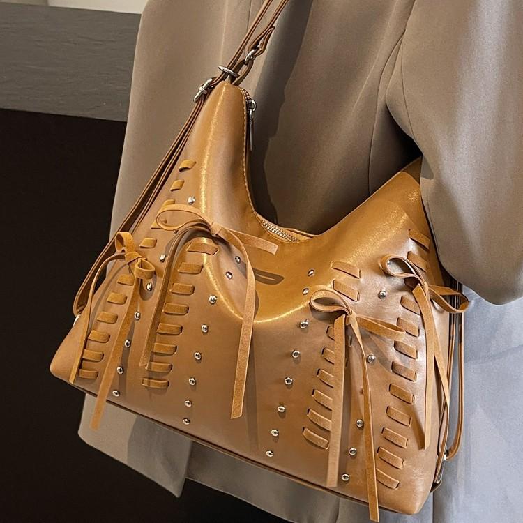 Bags women s bags 2025 new trend leisure travel backpack large capacity commuter tote bag shoulder messenger bag темно-коричневого кольору
Bags women s bags 2025 new trend leisure travel backpack large capacity commuter tote bag shoulder messenger bag темно-коричневого кольору