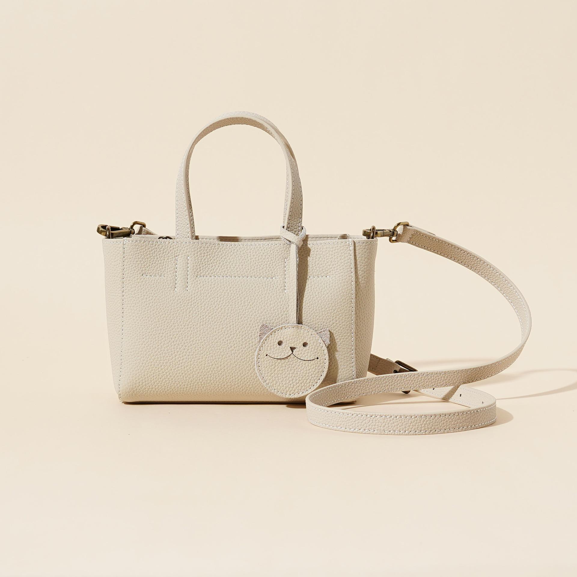 The first layer of cowhide new texture high-end temperament genuine leather women s bag cowhide bag smiley face bag portable shoulder messenger bag 20*8*14cm
The first layer of cowhide new texture high-end temperament genuine leather women s bag cowhide bag smiley face bag portable shoulder messenger bag 20*8*14cm