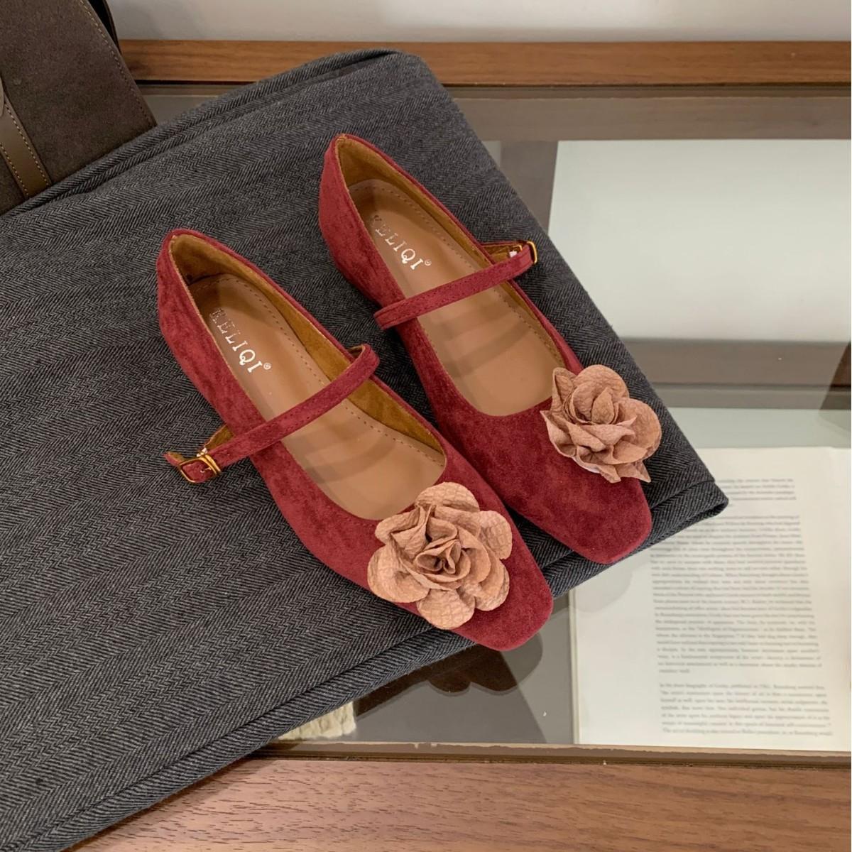 2025 autumn and winter new small square head thick heel with light mouth flower commuter work women s single shoes 39 коричневый
2025 autumn and winter new small square head thick heel with light mouth flower commuter work women s single shoes 39 коричневый