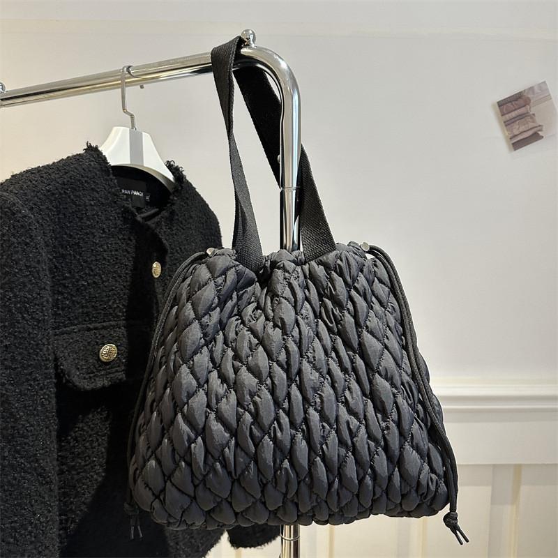 Stylish Large Capacity Tote Bag For Women In Black Khaki Brown Or White With Chic Design
Stylish Large Capacity Tote Bag For Women In Black Khaki Brown Or White With Chic Design