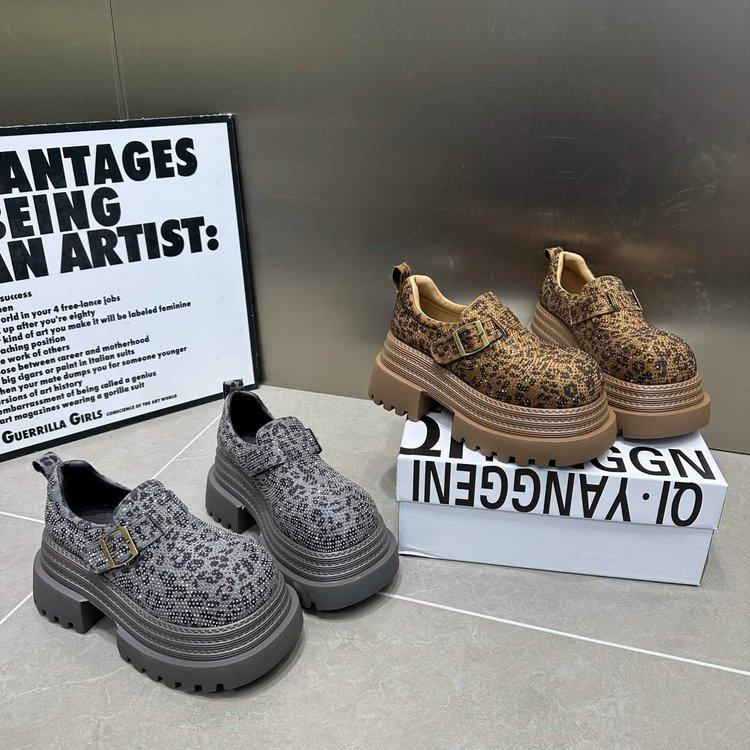 Leopard print thick-soled muffin rhinestone full diamond small leather shoes 2025 early spring new retro British style loafers 40 верблюд
Leopard print thick-soled muffin rhinestone full diamond small leather shoes 2025 early spring new retro British style loafers 40 верблюд