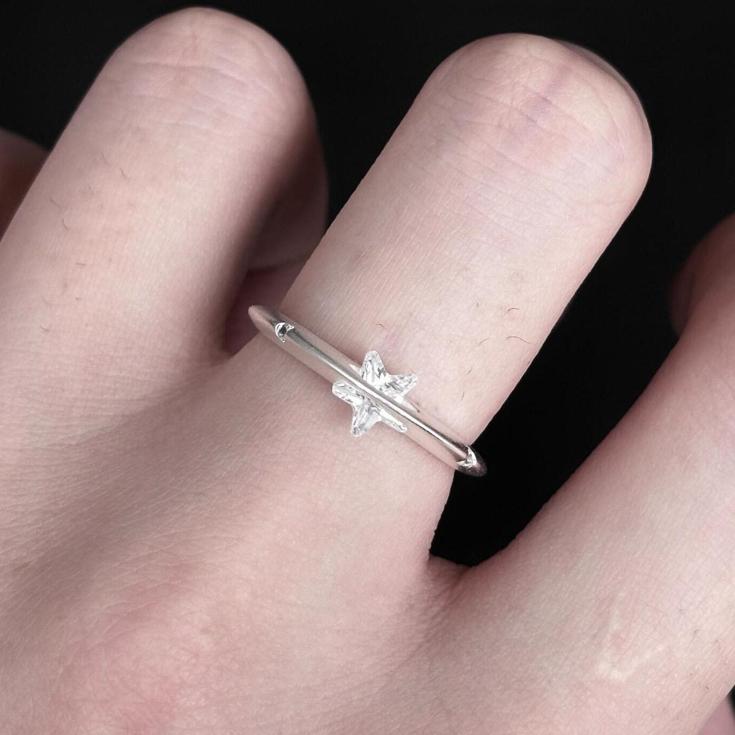 New in frosted one star minimalist star fine ring with exquisite design rings for women adjustable party silver jewelry gift resizable серебряный
New in frosted one star minimalist star fine ring with exquisite design rings for women adjustable party silver jewelry gift resizable серебряный