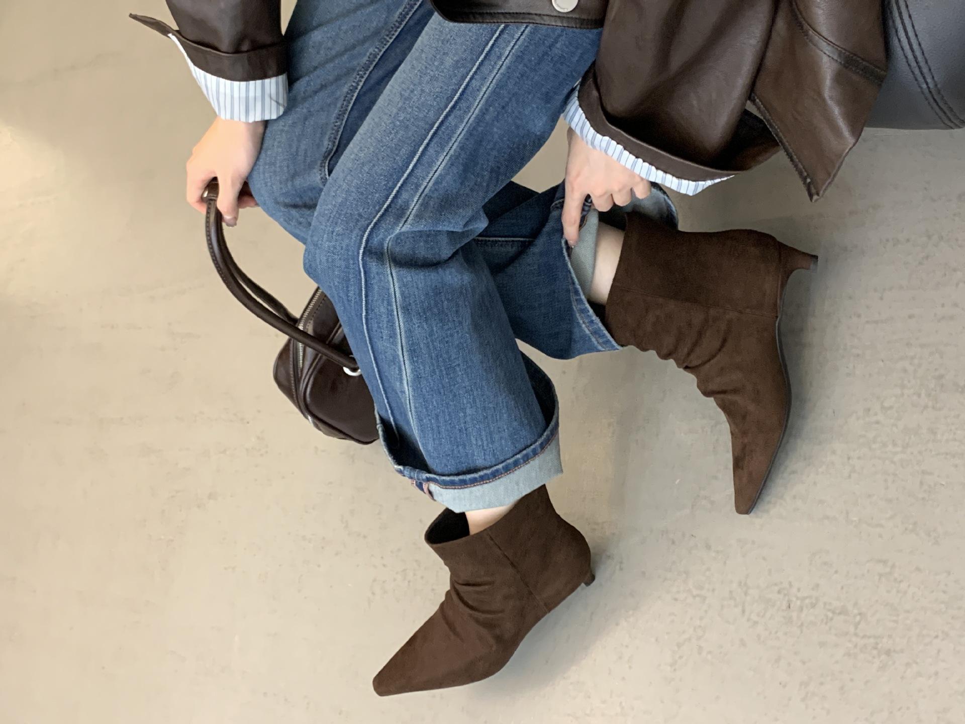 French pointed pile boots women s 2025 new versatile pleated thin boots fashion boots thin heel medium heel versatile short boots 39
French pointed pile boots women s 2025 new versatile pleated thin boots fashion boots thin heel medium heel versatile short boots 39