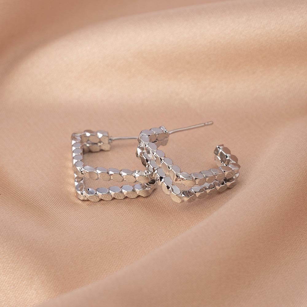 Изысканные серьги-кольца из серебра 925 пробы: Элегантный дизайн для женщин, стиль легкой роскоши, идеально подходит для любой формы лица
Изысканные серьги-кольца из серебра 925 пробы: Элегантный дизайн для женщин, стиль легкой роскоши, идеально подходит для любой формы лица