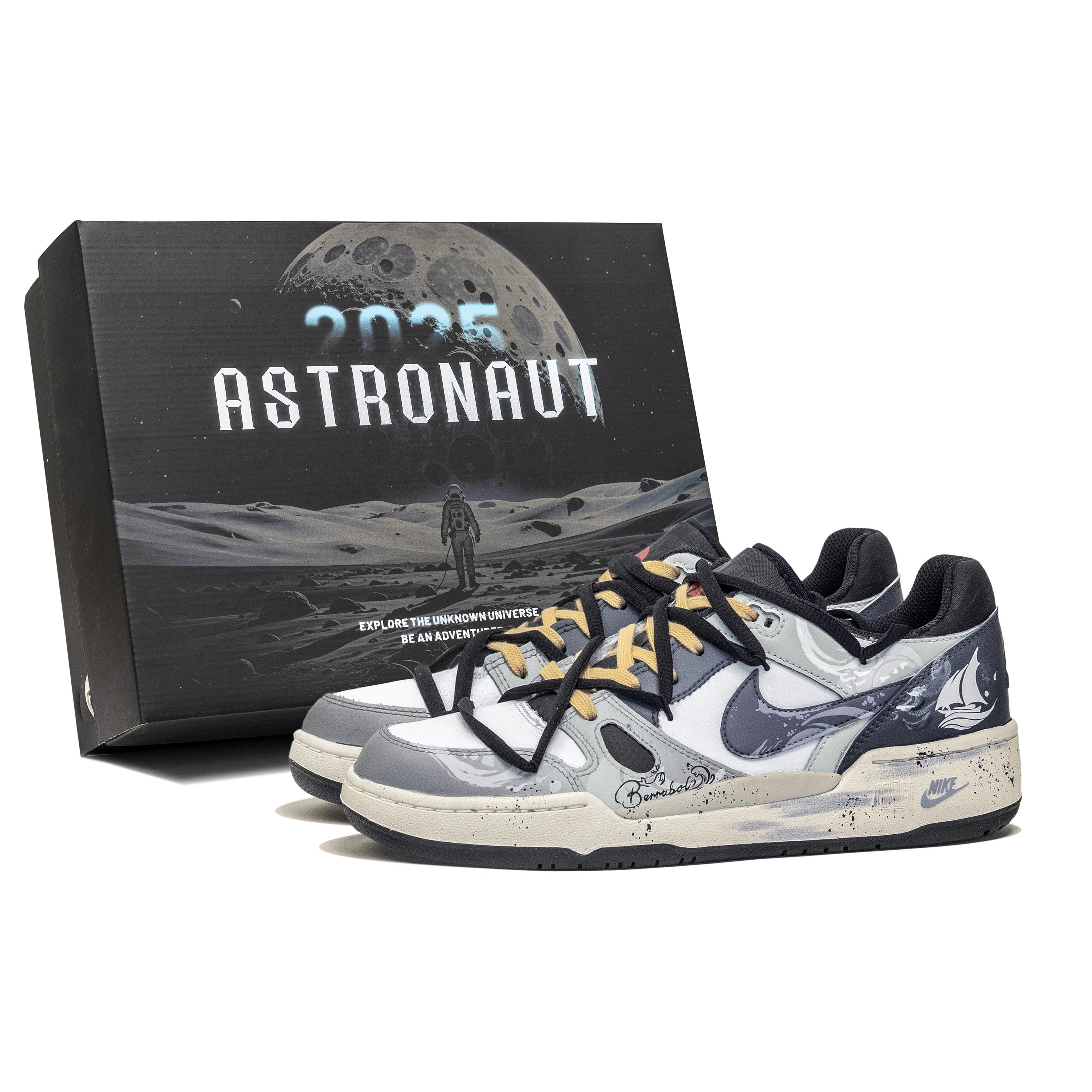 Nike Full Force Great Journey West, Island Sailboat, Special Shoe Box Abrasion Resistant Low top Skateboard Shoes Men s FB1362-101(Team256-SBOX) 43
Nike Full Force Great Journey West, Island Sailboat, Special Shoe Box Abrasion Resistant Low top Skateboard Shoes Men s FB1362-101(Team256-SBOX) 43