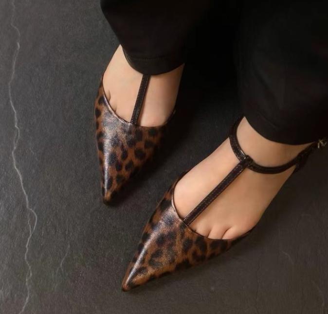 Leopard Heeled Sandals Women s Elegant Pointed Toe Shoes Designer Party Flip Flops Trend Ankle Strap Women High Heels Pumps 35 шоколадний
Leopard Heeled Sandals Women s Elegant Pointed Toe Shoes Designer Party Flip Flops Trend Ankle Strap Women High Heels Pumps 35 шоколадний
