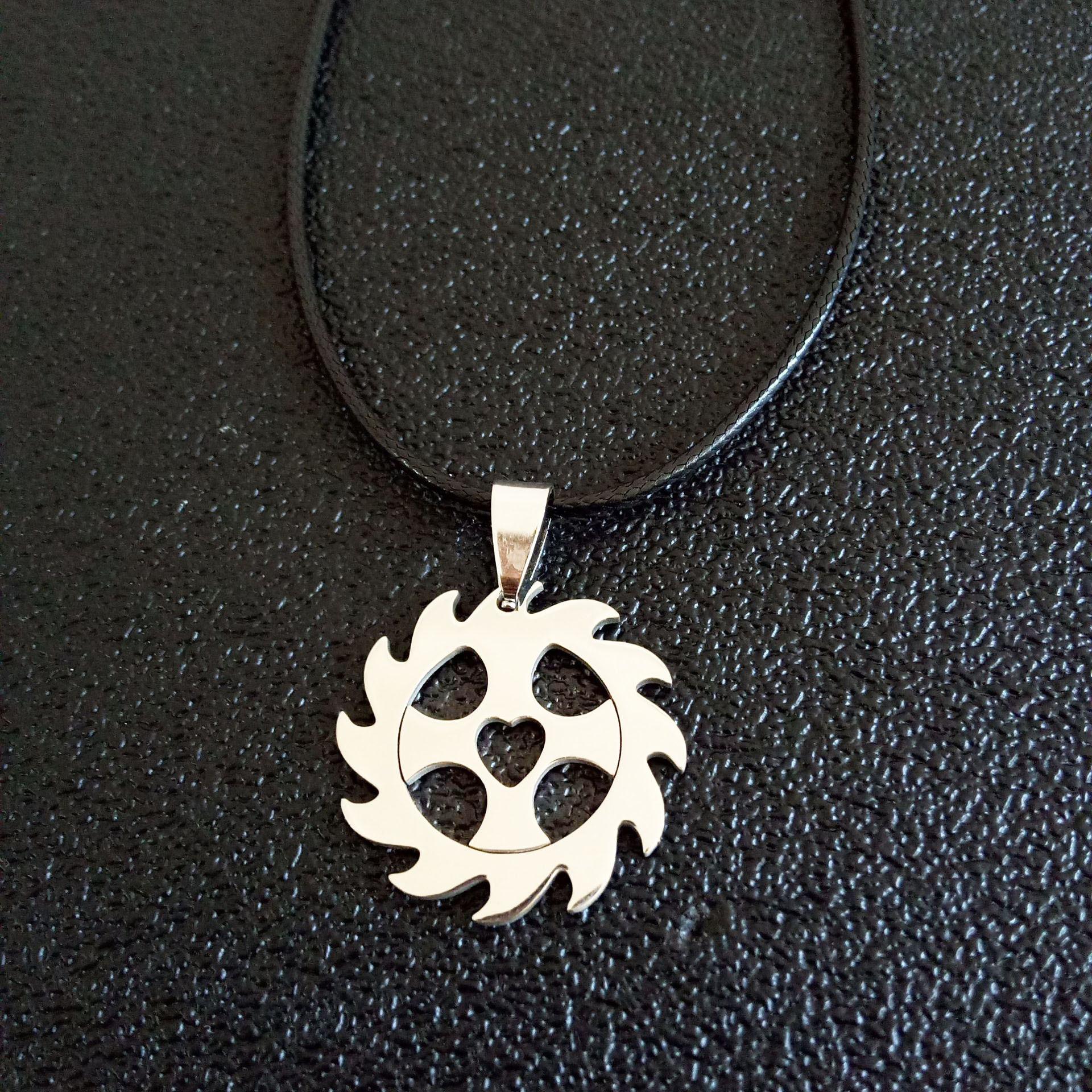 Европейское и американское ветровое и огненное колесо из нержавеющей стали ювелирные изделия титановое стальное ожерелье подвеска тренд
Европейское и американское ветровое и огненное колесо из нержавеющей стали ювелирные изделия титановое стальное ожерелье подвеска тренд