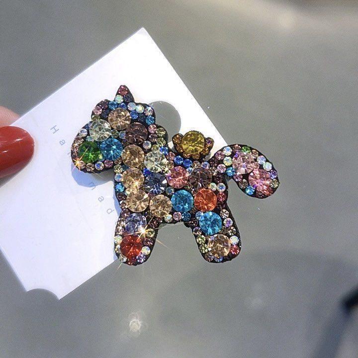 Korean New Year s Full Diamond Yuanbao Pony Hair Clip With High Quality Feeling Side Clips Personalized Fashion Color BB
Korean New Year s Full Diamond Yuanbao Pony Hair Clip With High Quality Feeling Side Clips Personalized Fashion Color BB