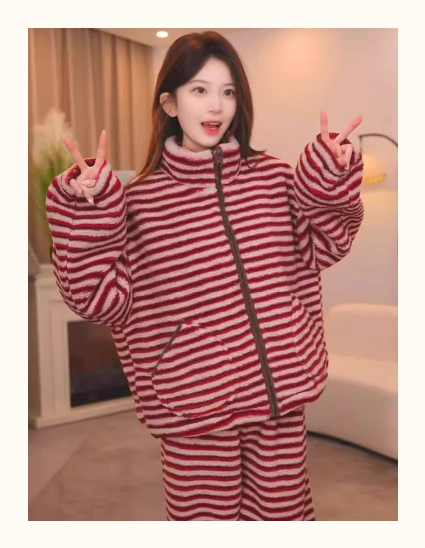 Women s Striped Coral Fleece Hooded Set - Autumn/Winter 2025, Plus Velvet, Thickened for Outdoor Wear Large
Women s Striped Coral Fleece Hooded Set - Autumn/Winter 2025, Plus Velvet, Thickened for Outdoor Wear Large