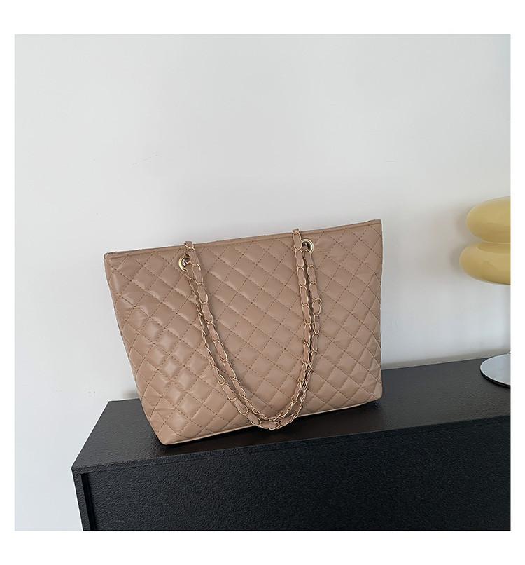 2023 Winter Pure Color New Simple Fashion Diamond Grid Casual Large Capacity Casual Stylish Tote Single Shoulder Hand-held Women s Bag хакі
2023 Winter Pure Color New Simple Fashion Diamond Grid Casual Large Capacity Casual Stylish Tote Single Shoulder Hand-held Women s Bag хакі