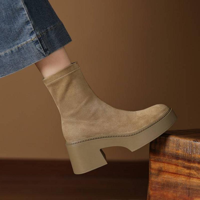 New women s high-heeled large-size leather boots, comfortable elastic fleece thick-soled non-slip square heel, autumn and winter zipper medium boot 40
New women s high-heeled large-size leather boots, comfortable elastic fleece thick-soled non-slip square heel, autumn and winter zipper medium boot 40