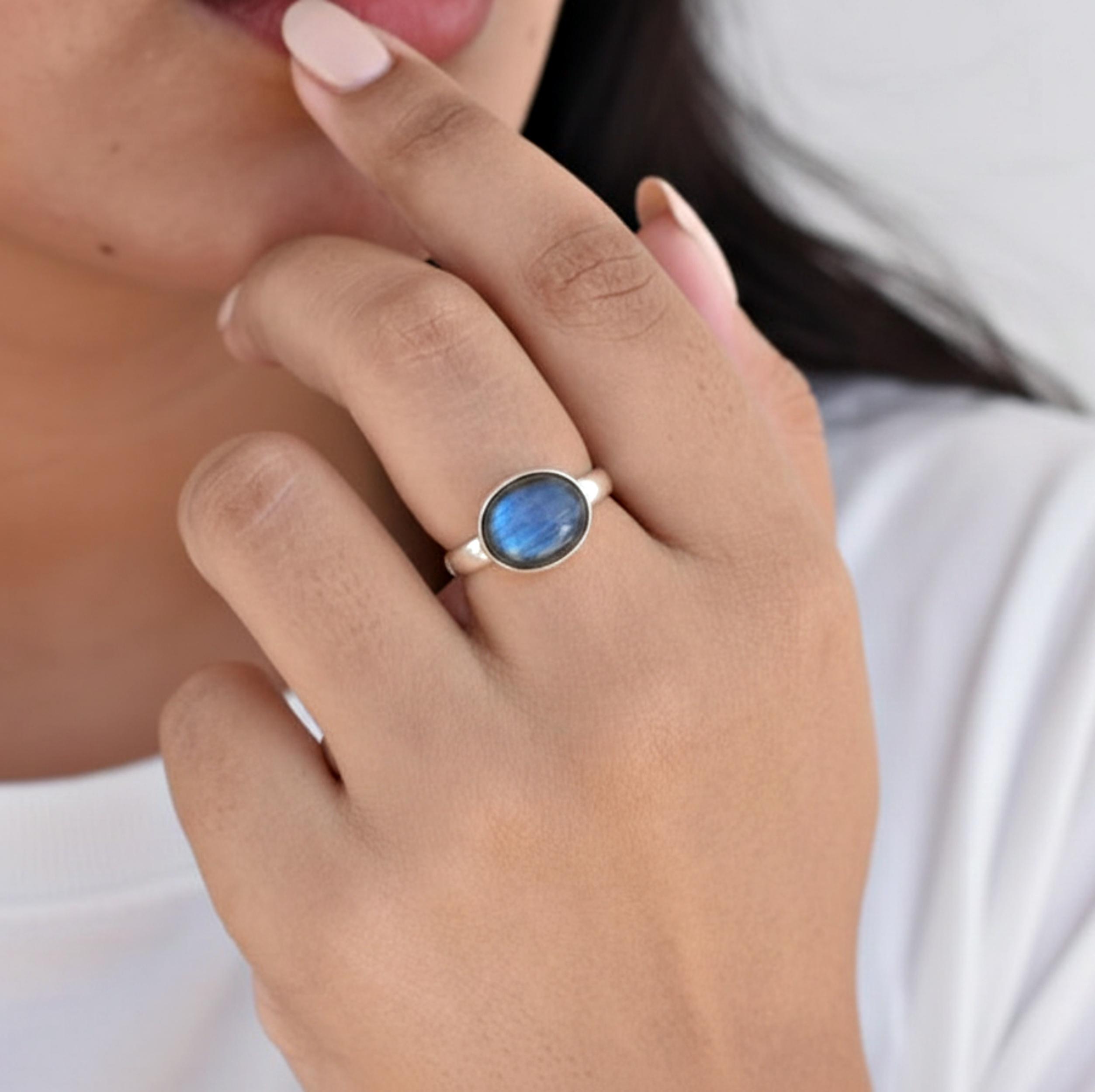 Blue Labradorite Oval Statement Ring, 925 Sterling Silver, Minimalist Boho Ring for Women 12 срібний
Blue Labradorite Oval Statement Ring, 925 Sterling Silver, Minimalist Boho Ring for Women 12 срібний