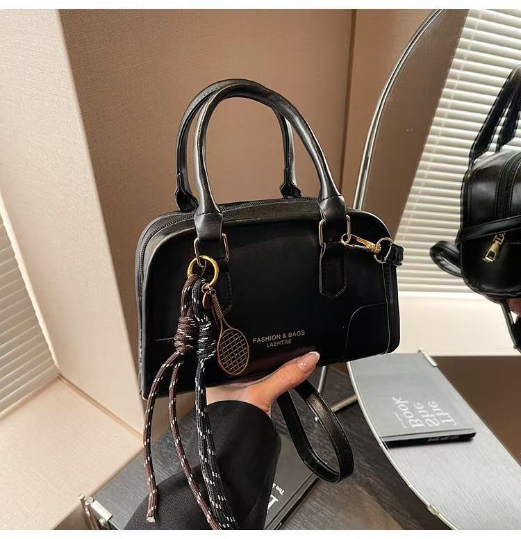 2026 Summer Vintage Small Bag for Women New Fashi Single Shoulder Messenger Bag Women s Handheld Commuter Pillow Bag чёрный
2026 Summer Vintage Small Bag for Women New Fashi Single Shoulder Messenger Bag Women s Handheld Commuter Pillow Bag чёрный
