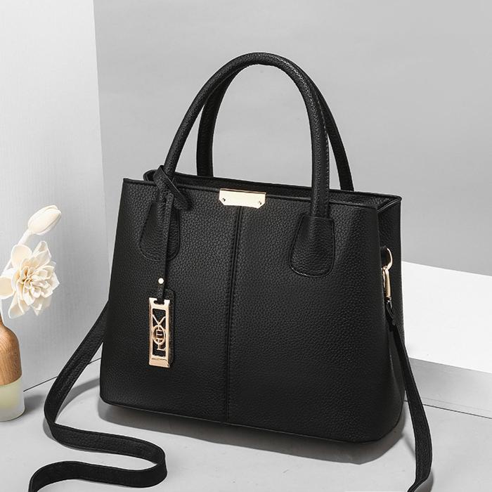 Retro European and American women s handbag, large capacity, fashionable trend, simple shoulder bag 23x11x17cm фіолетовий
Retro European and American women s handbag, large capacity, fashionable trend, simple shoulder bag 23x11x17cm фіолетовий