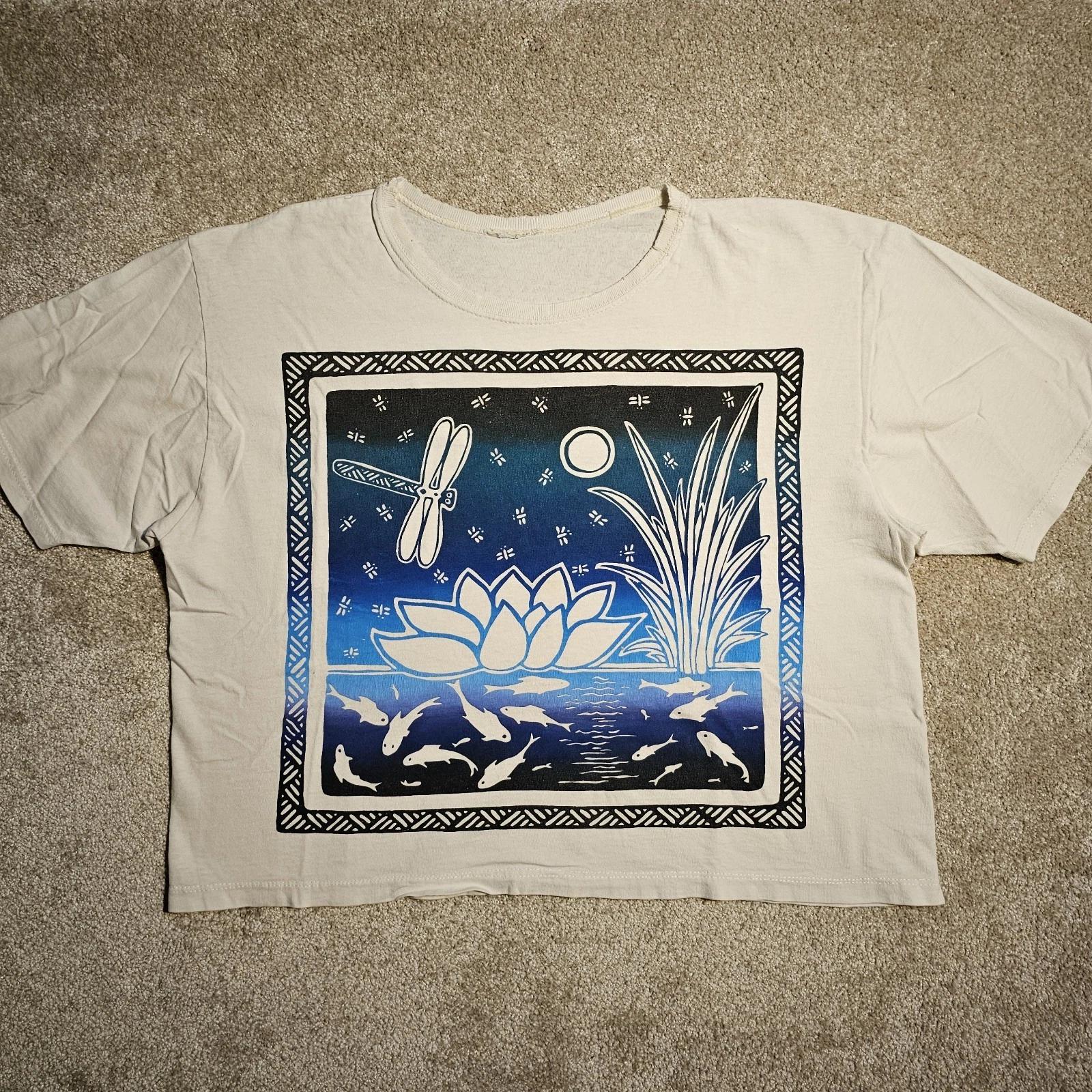 Vtg Y2k Cropped Lotus Pond Fish Art T-shirt Mens L Cute 2000s Surf Gym Festival XL
Vtg Y2k Cropped Lotus Pond Fish Art T-shirt Mens L Cute 2000s Surf Gym Festival XL