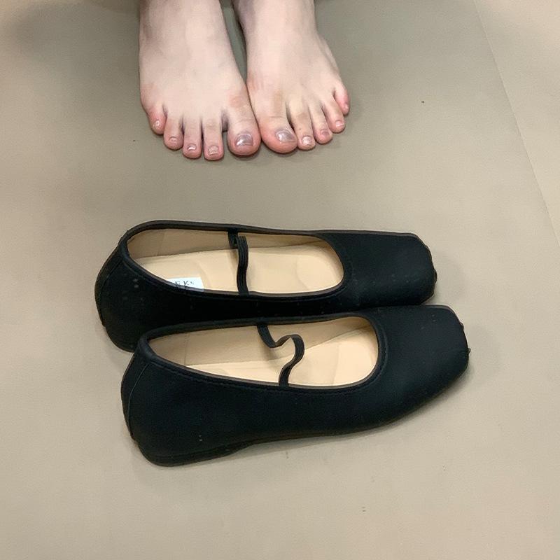 French retro Mary Jane women s shoes 2025 autumn new square head shallow mouth ballet single shoes inner height increase small leather shoes 35 чёрный
French retro Mary Jane women s shoes 2025 autumn new square head shallow mouth ballet single shoes inner height increase small leather shoes 35 чёрный