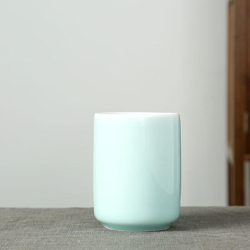Hengsheng Crackle Glaze Ceramic Master Teacup
Hengsheng Crackle Glaze Ceramic Master Teacup