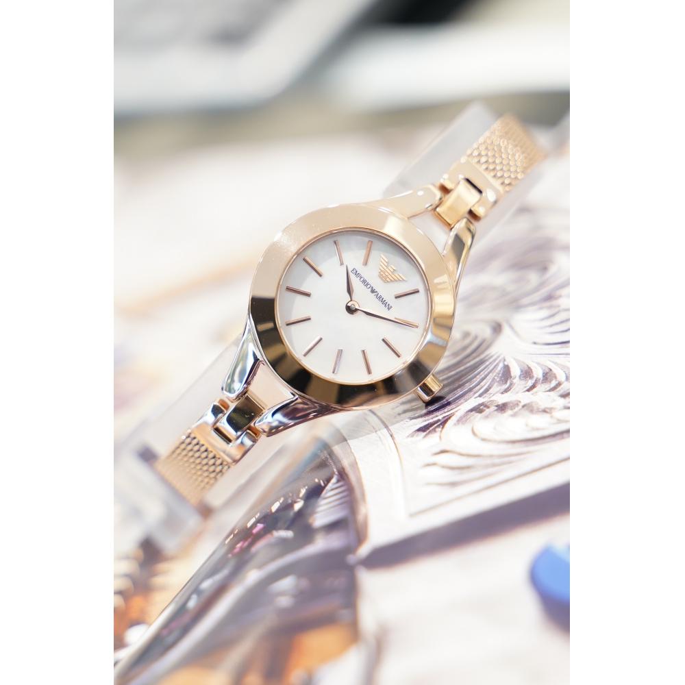 Armani Emporio Armani Bangle Тип браслета Женские часы AR7329 Роскошные часы Подарок на годовщину
Armani Emporio Armani Bangle Тип браслета Женские часы AR7329 Роскошные часы Подарок на годовщину