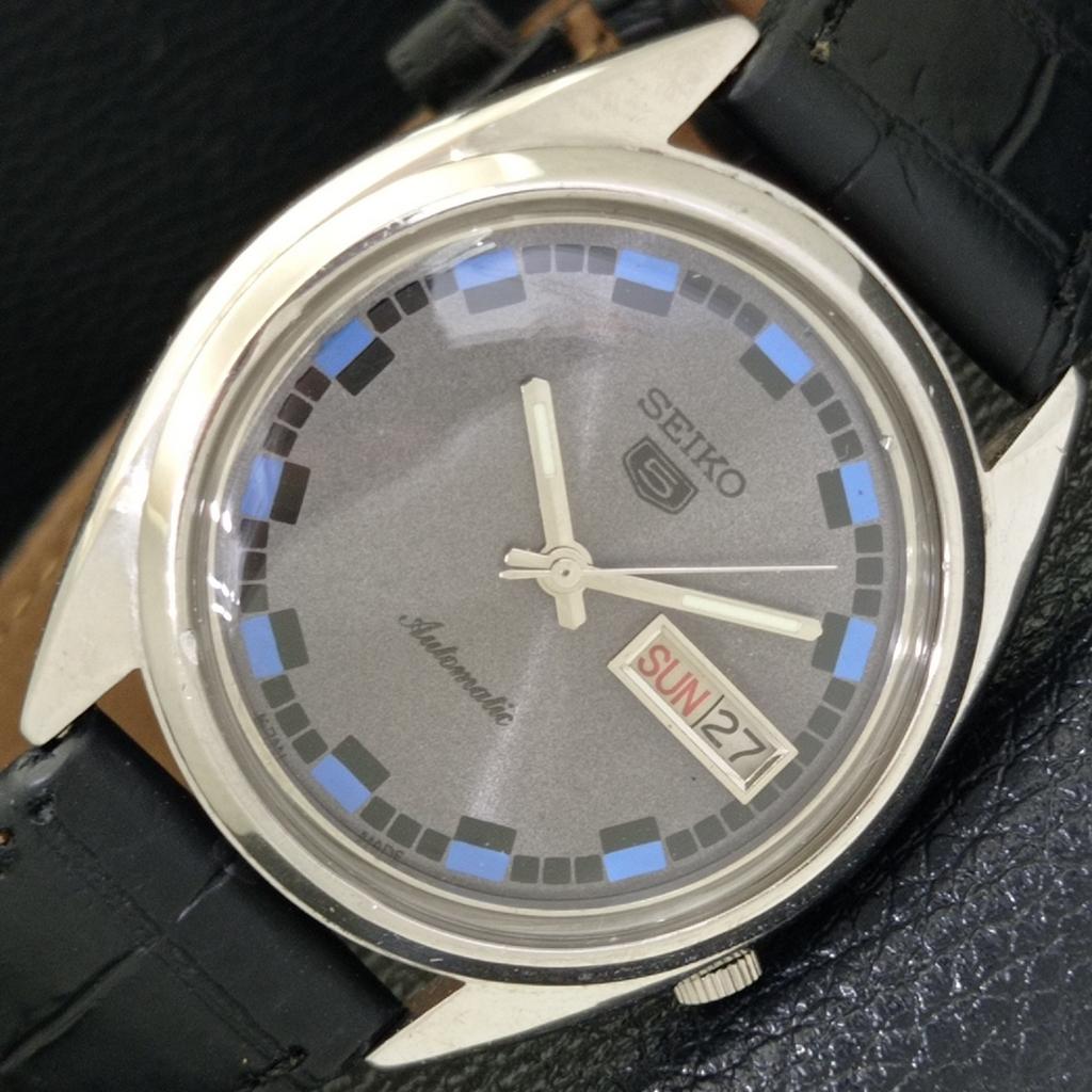 VINTAGE SEIKO 5 AUTOMATIC 7009A JAPAN MENS GREY COLOR DIAL WATCH a500117-2 R151a-a500117
VINTAGE SEIKO 5 AUTOMATIC 7009A JAPAN MENS GREY COLOR DIAL WATCH a500117-2 R151a-a500117