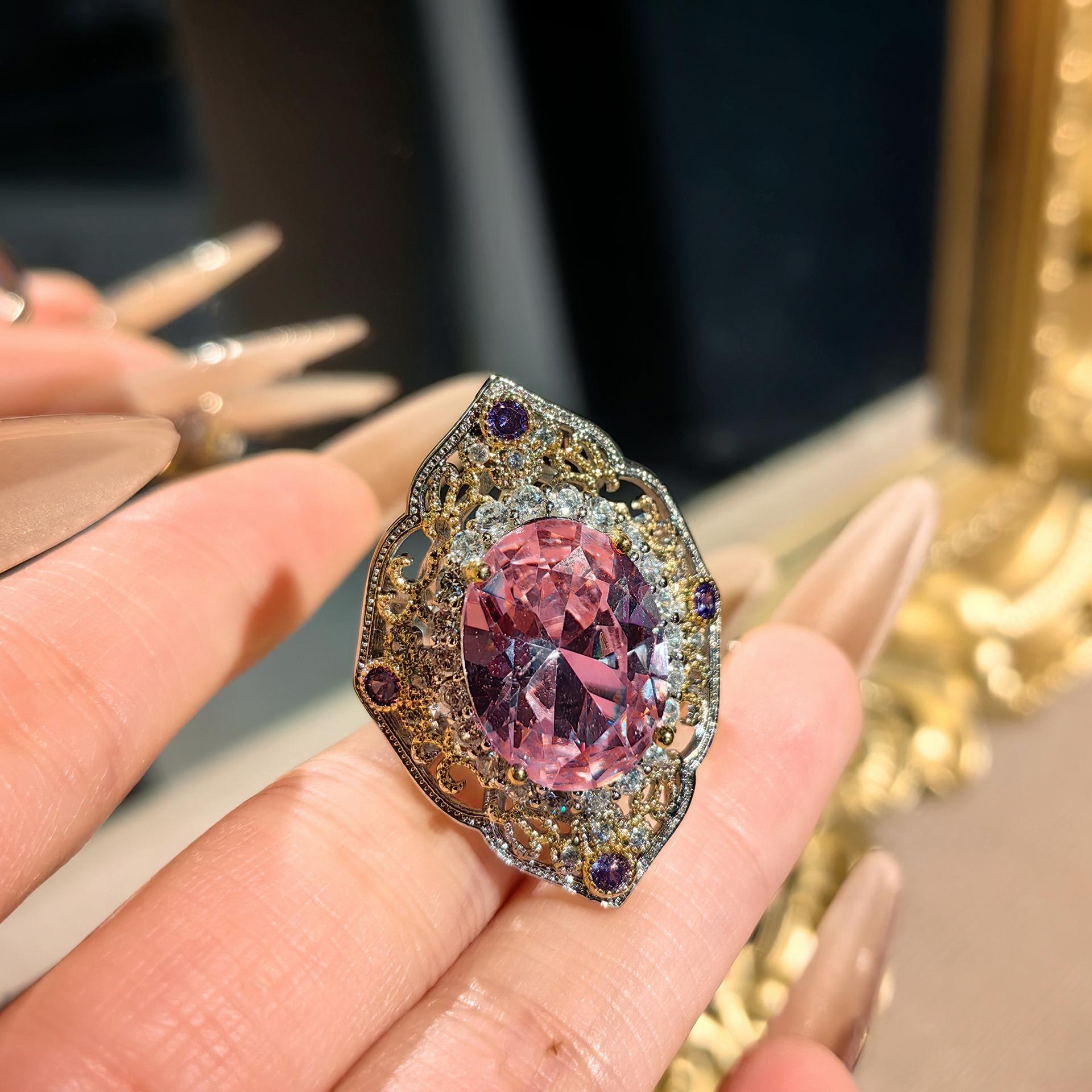 2026 Court Style Two-color Gold Hollow Craft Inlaid Pink Diamond Pendant Royal Blue Stud Earrings Colored Treasure Ring Set
2026 Court Style Two-color Gold Hollow Craft Inlaid Pink Diamond Pendant Royal Blue Stud Earrings Colored Treasure Ring Set