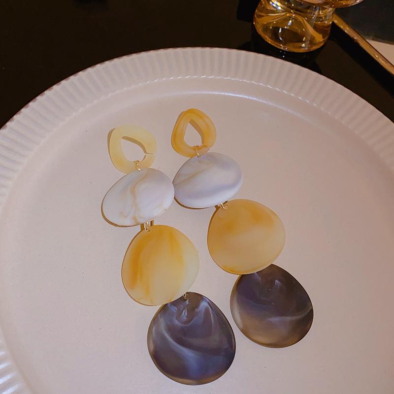 Серьги-ракушки овальной неправильной формы с бахромой, нишевые дизайнерские серьги, модные серьги с легкой роскошью и темпераментом
Серьги-ракушки овальной неправильной формы с бахромой, нишевые дизайнерские серьги, модные серьги с легкой роскошью и темпераментом