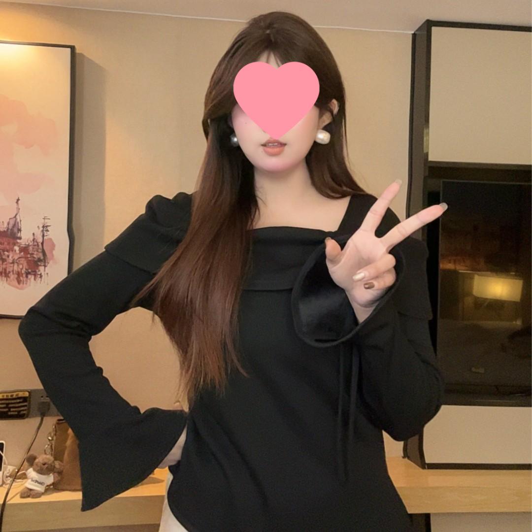 Plus Size Women s Winter Pleated Lace-Up Bell Sleeve Slimming Top with Generous Neckline 3XL (160-180 lbs)
Plus Size Women s Winter Pleated Lace-Up Bell Sleeve Slimming Top with Generous Neckline 3XL (160-180 lbs)