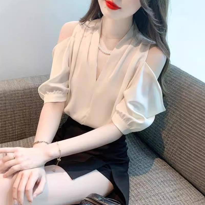 Chic Off-Shoulder V-Neck Short-Sleeve Top - Stylish & Trendy Summer Essential L
Chic Off-Shoulder V-Neck Short-Sleeve Top - Stylish & Trendy Summer Essential L