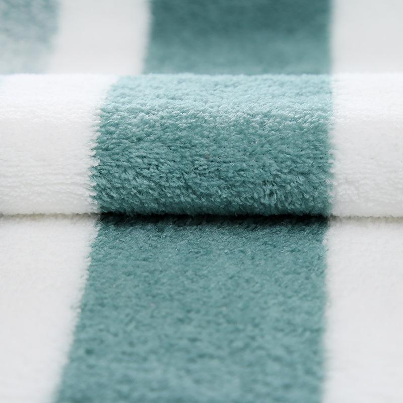 Coral Fleece Pet Bath Towel - Quick-Drying, Absorbent, Thickened Polyester Fabric
Coral Fleece Pet Bath Towel - Quick-Drying, Absorbent, Thickened Polyester Fabric