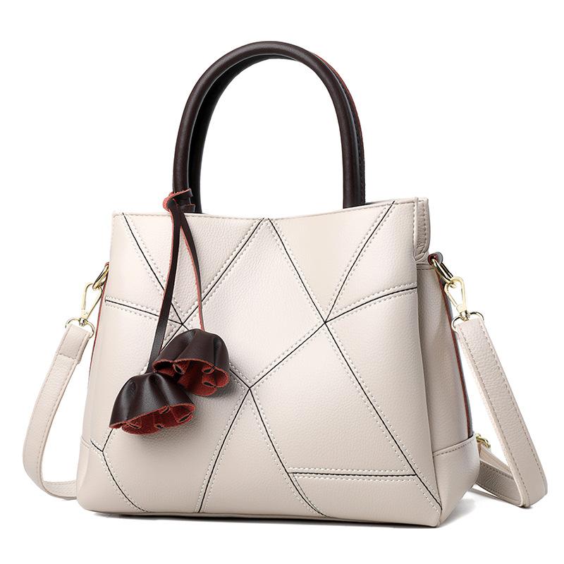 Women s bag 2025 new large bag tassel tote bag commuter versatile large-capacity handbag
Women s bag 2025 new large bag tassel tote bag commuter versatile large-capacity handbag