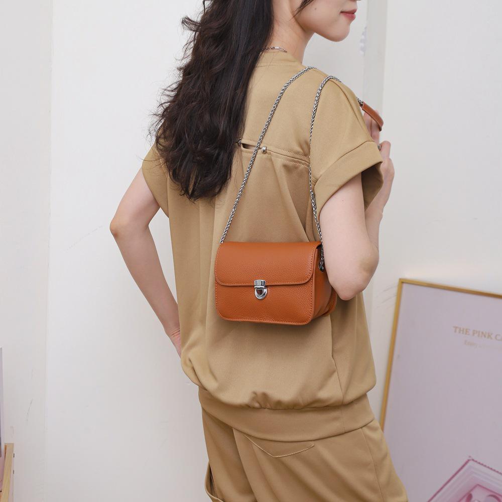 Women s High-End Genuine Leather Crossbody Bag - Chain, Small Square Design (Model 6006)
Women s High-End Genuine Leather Crossbody Bag - Chain, Small Square Design (Model 6006)