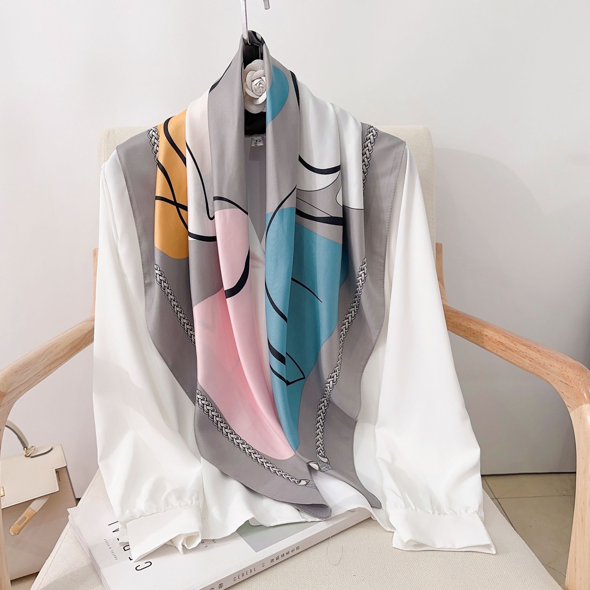 90 см квадратный большой квадратный шарф Four Seasons, роскошная декоративная рубашка, профессиональный платок, повязка на голову, солнцезащитный платок 90*90
90 см квадратный большой квадратный шарф Four Seasons, роскошная декоративная рубашка, профессиональный платок, повязка на голову, солнцезащитный платок 90*90