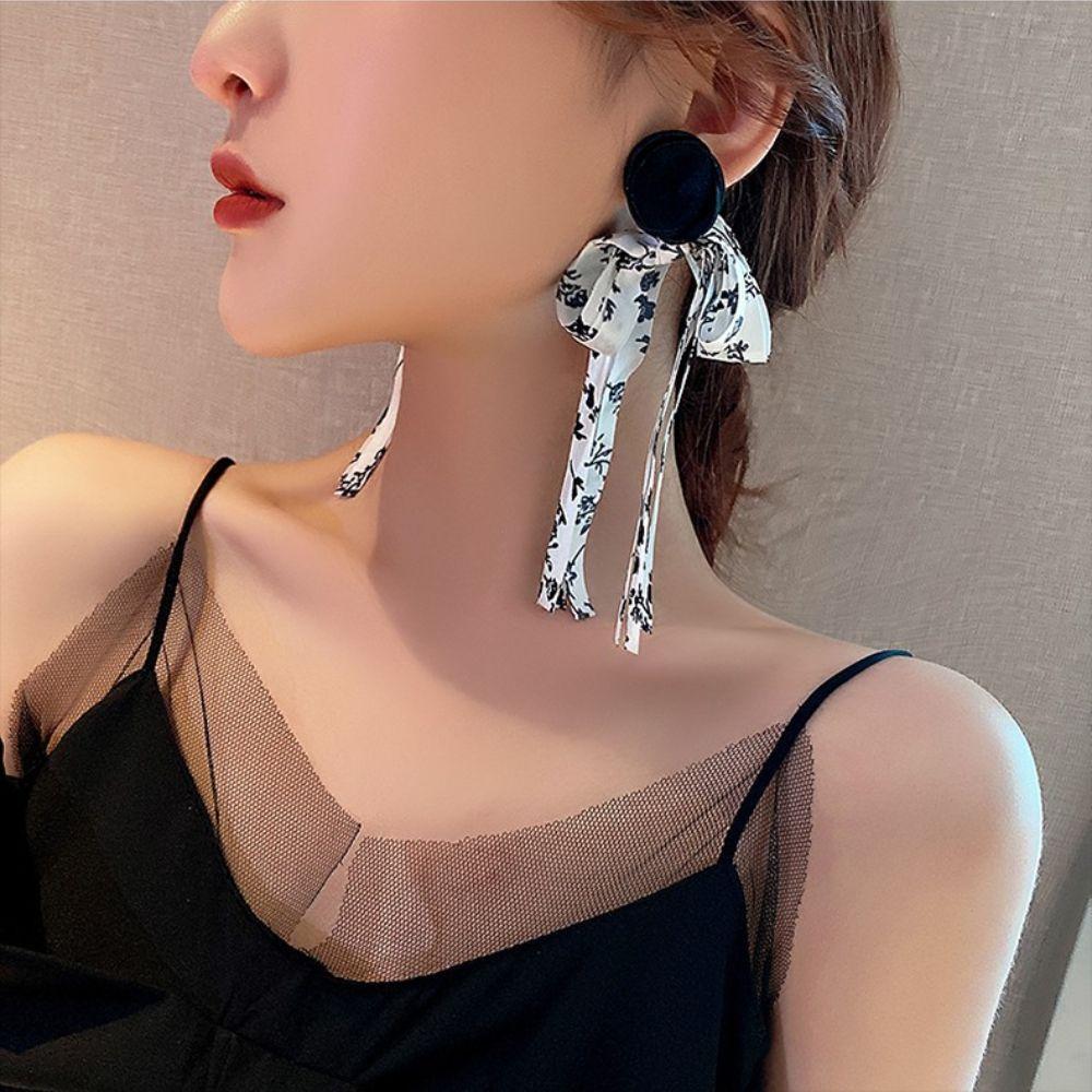 Temperament Women Jewelry Floral Fabric Earrings Bow Ribbons Tassels Earrings Korean Style Earrings
Temperament Women Jewelry Floral Fabric Earrings Bow Ribbons Tassels Earrings Korean Style Earrings