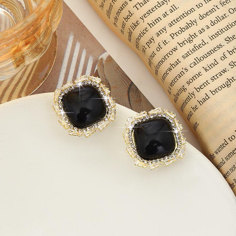 S Silver Needle Diamond Pearl Square Stud Earrings Vintage Trend Earrings Earrings
S Silver Needle Diamond Pearl Square Stud Earrings Vintage Trend Earrings Earrings