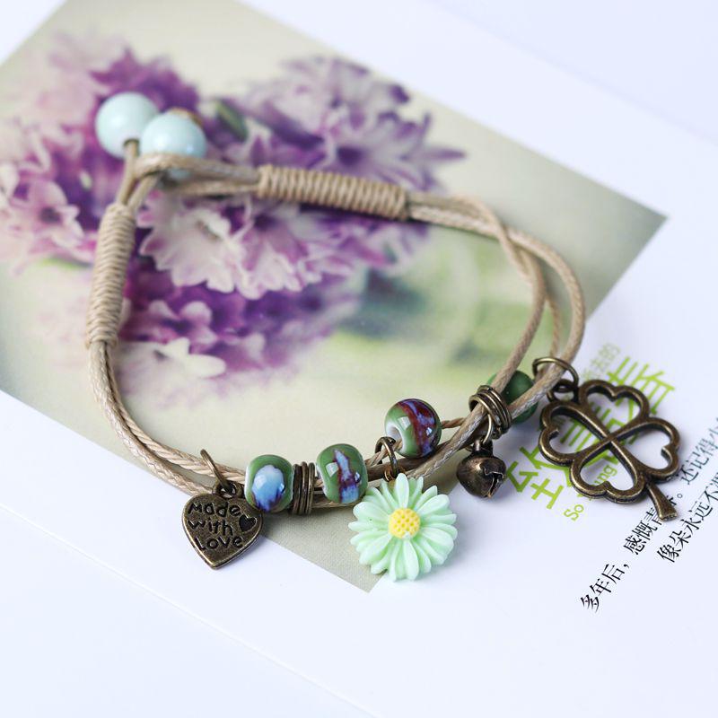 Этнический парный браслет с ромашками, с керамической подвеской и фарфоровыми бусинами - украшение своими руками для женщин и девушек
Этнический парный браслет с ромашками, с керамической подвеской и фарфоровыми бусинами - украшение своими руками для женщин и девушек