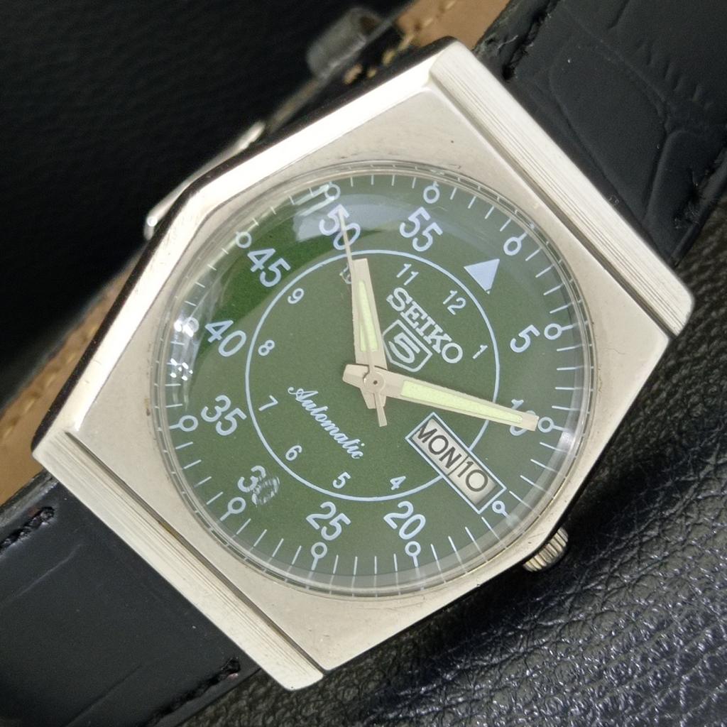 SEIKO 5 AUTOMATIC VINTAGE JAPAN 6309A MENS GREEN COLOR DIAL WATCH a701394-5 R206a-a701394
SEIKO 5 AUTOMATIC VINTAGE JAPAN 6309A MENS GREEN COLOR DIAL WATCH a701394-5 R206a-a701394