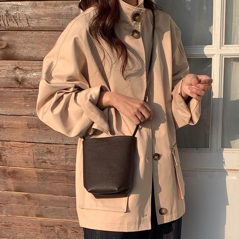 Lightweight Accompanying Leather Mobile Phone Bag Women 2026 New Casual Style Mini Top-layer Cowhide Bucket Cross-slung 19x9x18
Lightweight Accompanying Leather Mobile Phone Bag Women 2026 New Casual Style Mini Top-layer Cowhide Bucket Cross-slung 19x9x18