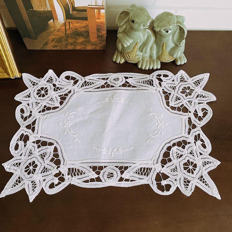 Foreign Trade Export Original European-Style Pastoral Pure Cotton Handmade Baili Embroidery Lace Fabric Placemat Plate Mat Coaster White 25*35cm
Foreign Trade Export Original European-Style Pastoral Pure Cotton Handmade Baili Embroidery Lace Fabric Placemat Plate Mat Coaster White 25*35cm