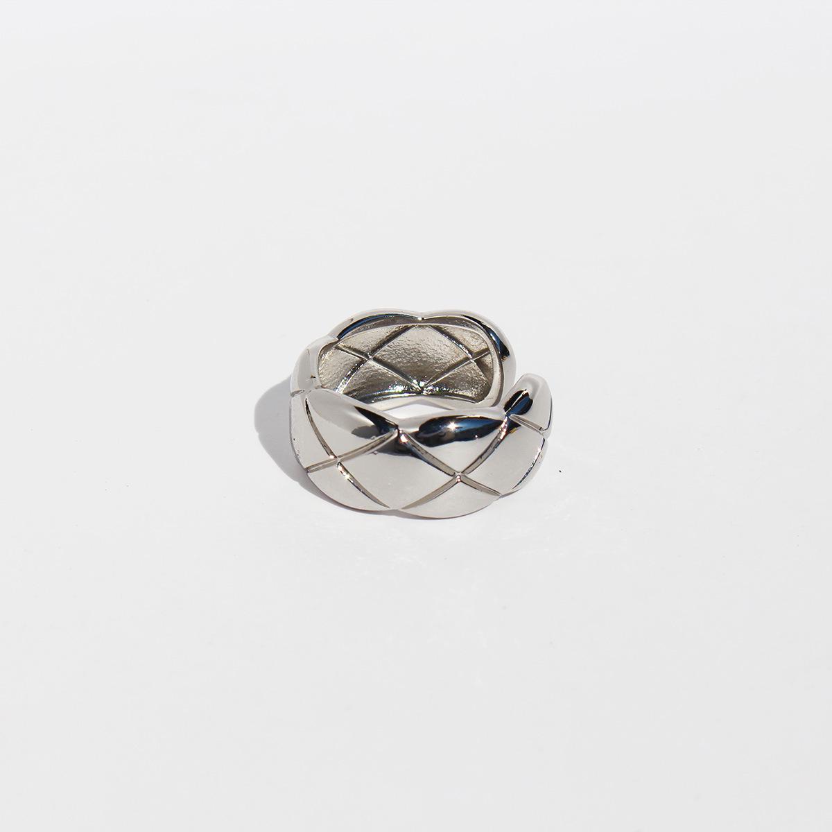 Трендовое женское широкое кольцо с открытой шинкой, покрытое золотом, с ромбовидным узором Adjustable платиновый
Трендовое женское широкое кольцо с открытой шинкой, покрытое золотом, с ромбовидным узором Adjustable платиновый