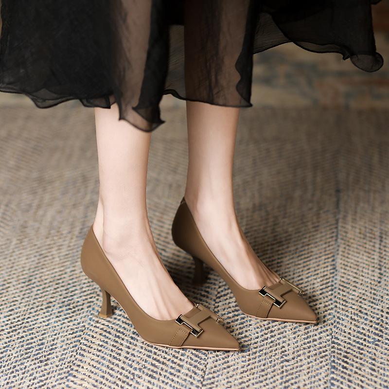 7955-5 Simple and fashionable H-buckle single shoes for women s new pointed thin heels high heels French banquet single shoes for women 34
7955-5 Simple and fashionable H-buckle single shoes for women s new pointed thin heels high heels French banquet single shoes for women 34