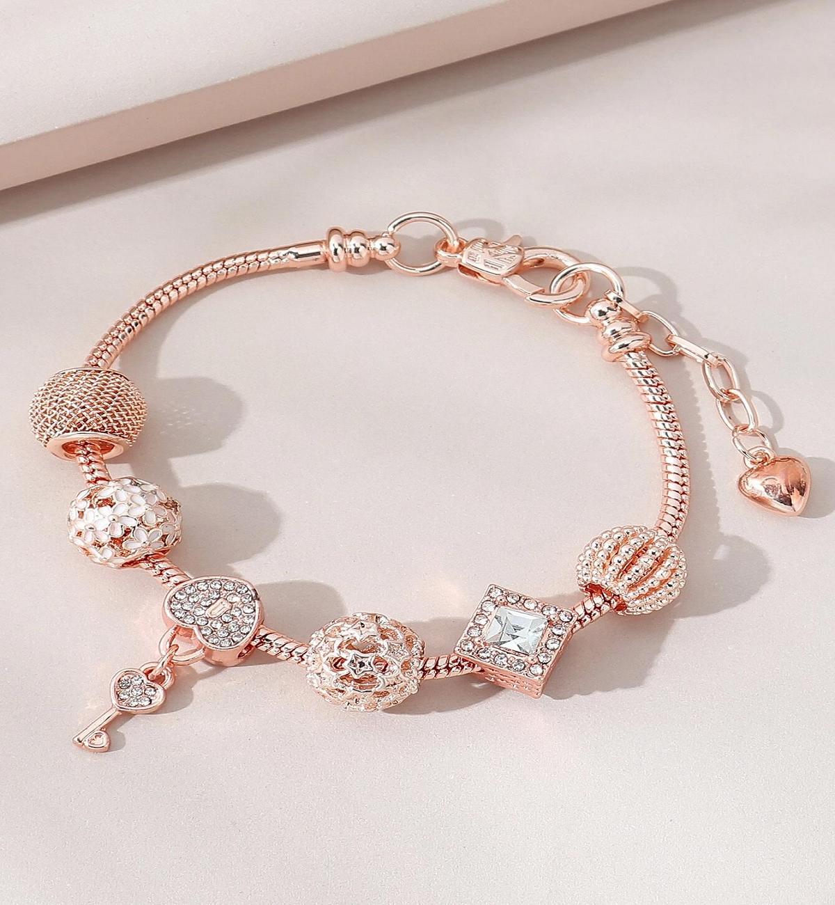 1PC Women s Fashion Pan Family Beaded Key Bracelet for Date Travel Banquet Party Holiday Dressing Gift
1PC Women s Fashion Pan Family Beaded Key Bracelet for Date Travel Banquet Party Holiday Dressing Gift