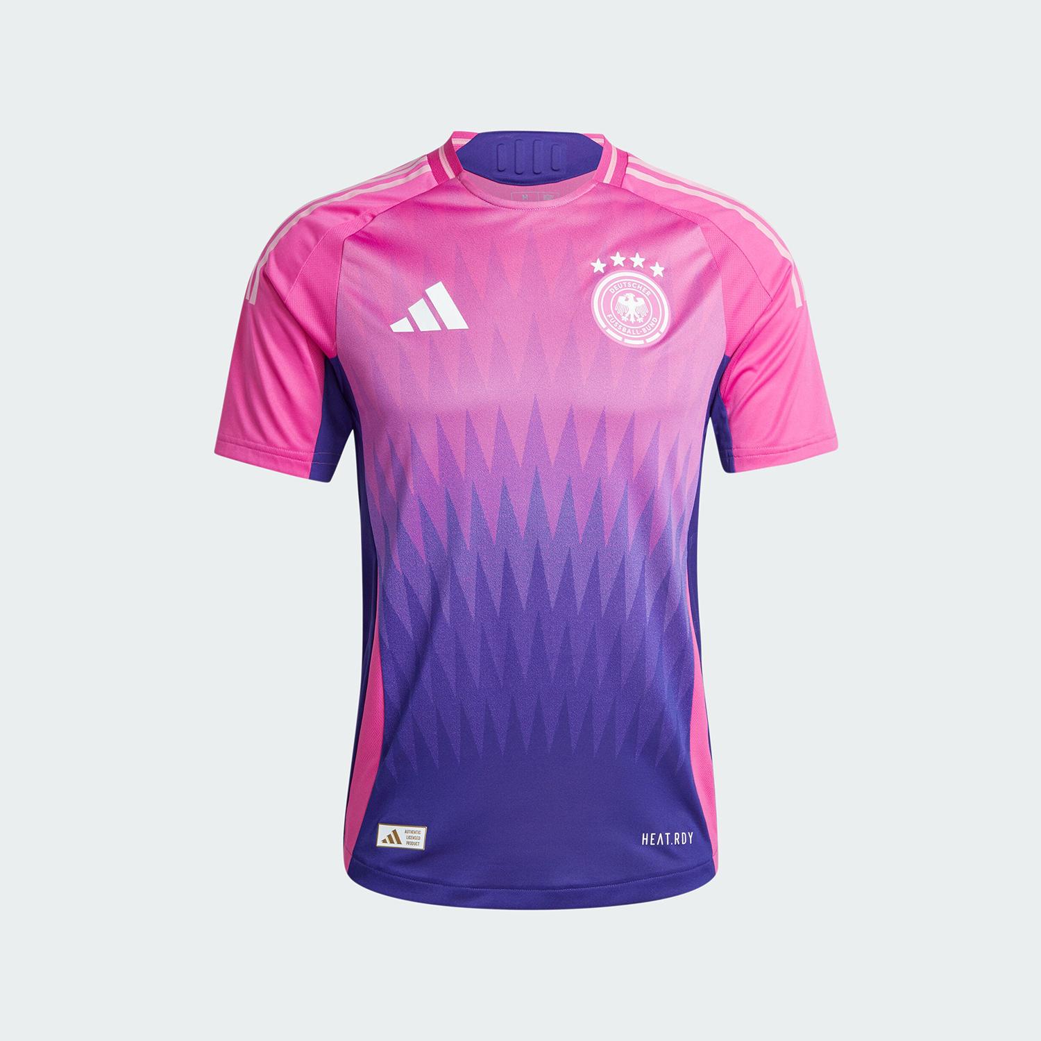 Мужская выездная футбольная форма Adidas Originals версия игрока сборной Германии IP8166 170 84A XS
Мужская выездная футбольная форма Adidas Originals версия игрока сборной Германии IP8166 170 84A XS