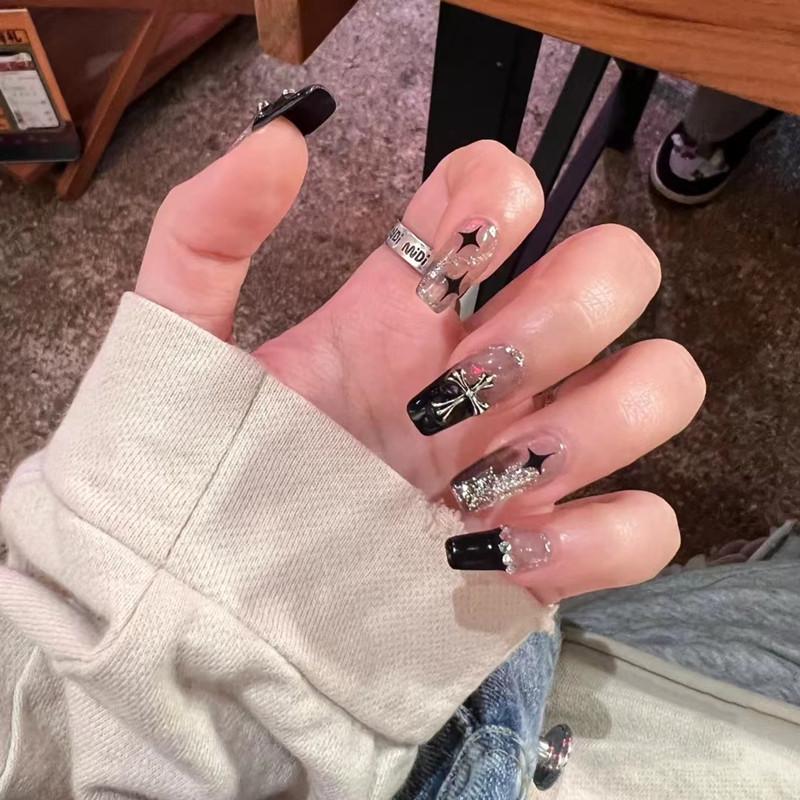 Handmade Black Chrome Hearts French Removable Fake Nails 
Handmade Black Chrome Hearts French Removable Fake Nails