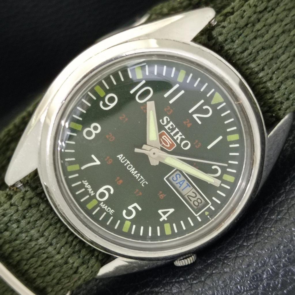 JAPAN VINTAGE SEIKO 5 AUTOMATIC 7009A MENS GREEN COLOR DIAL WATCH a701527-5 R206b-a701527
JAPAN VINTAGE SEIKO 5 AUTOMATIC 7009A MENS GREEN COLOR DIAL WATCH a701527-5 R206b-a701527