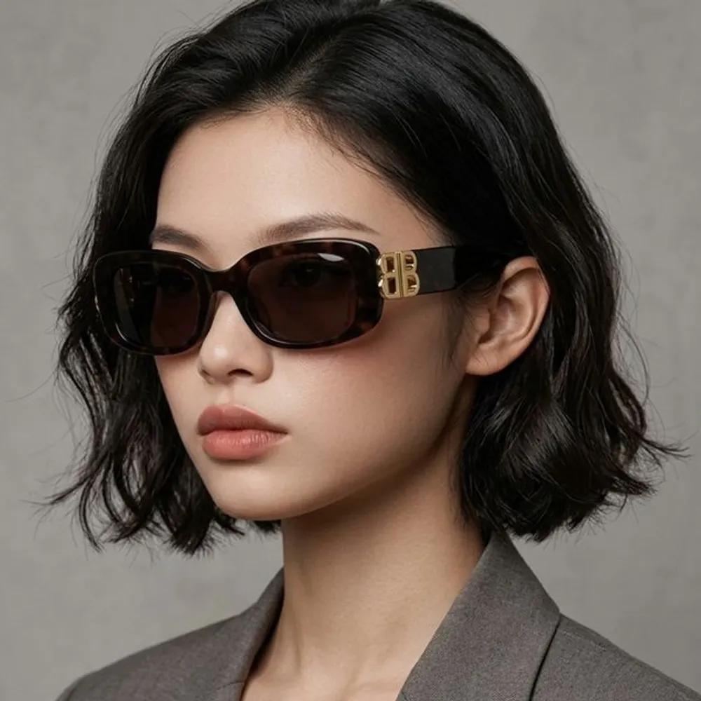 Balenciaga Sunglasses BB0310SK 002 Leopard Print Horn-rimmed Glasses Women Men Geek Chic Fashion
Balenciaga Sunglasses BB0310SK 002 Leopard Print Horn-rimmed Glasses Women Men Geek Chic Fashion