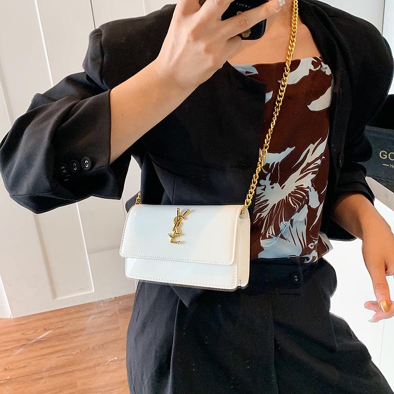 2025 Модна жіноча висококласна лакована шкіряна сумка кросбоді на ланцюжку білий
2025 Модна жіноча висококласна лакована шкіряна сумка кросбоді на ланцюжку білий